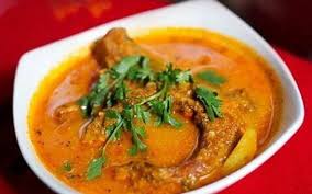 Masor Tenga is slow cooked fish with a broth made from outenga, tomatoes, and lemon and offers an extremely tangy refreshing flavour once done. Every Assamese definitely loves Masor Tenga.
