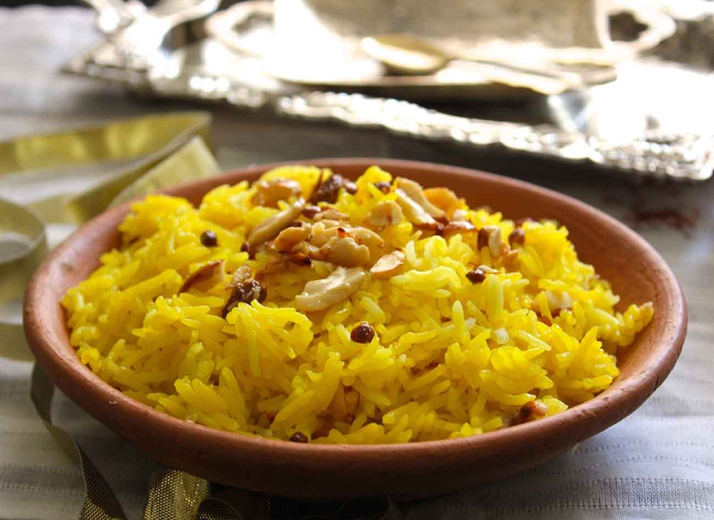 Meethe Chawal or sweet rice are prepared using basmati rice, ghee, and sugar along with some cardamom and saffron. Basmati rice grown in Haryana is the best. The dish is very famous and is served during Basant Panchami festival.Every individual must try it at least once.