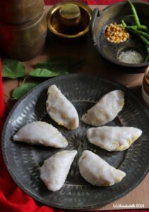 itha are typically made of rice flour, although there are some types of pitha made of wheat flour.The less common types of pitha are made of palm root. Pithas are primarily made from a batter of rice flour or wheat flour, which are shaped and optionally filled with sweet or savory ingredients. 